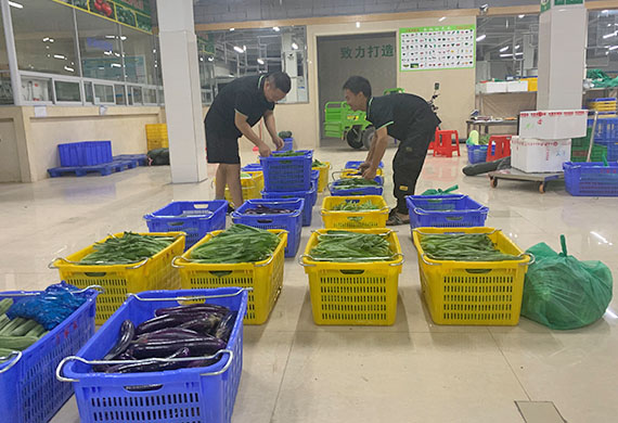 万家欢膳食食堂承包经营过程中是如何采购的？